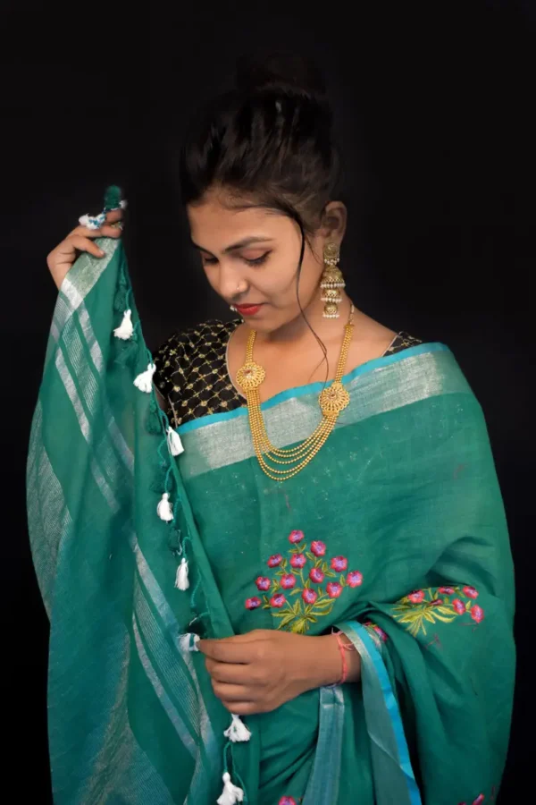 Elegant Slub Linen Embroidery Work Saree – A Touch of Craftsmanship & Grace